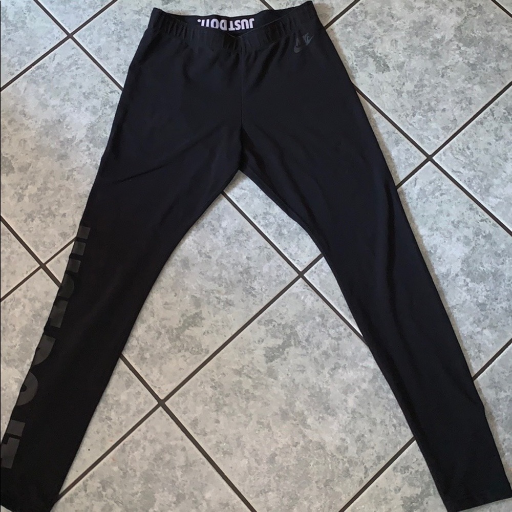 Nike black leggings ✅